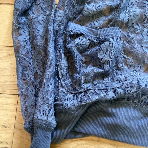Sheer button down, floral lace, pockets, NWT, size S - Picture 4 of 4